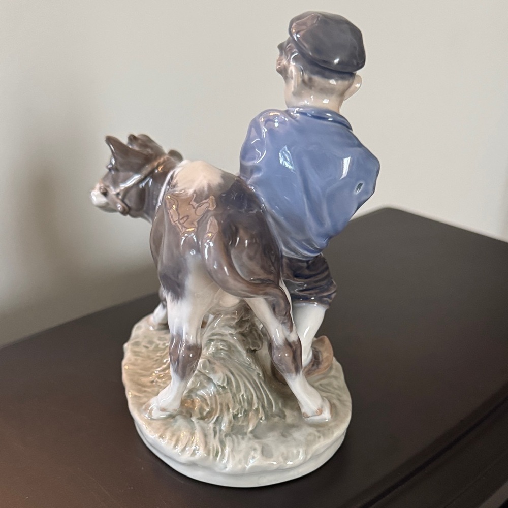 Vintage Royal Copenhagen Figurine – “Boy with Calf” #772 - Picture 3 of 8